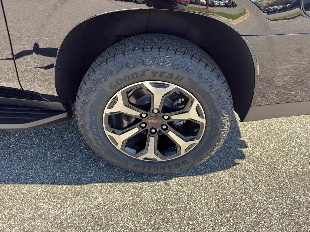 New 2026 GMC Yukon XL AT4 image 24