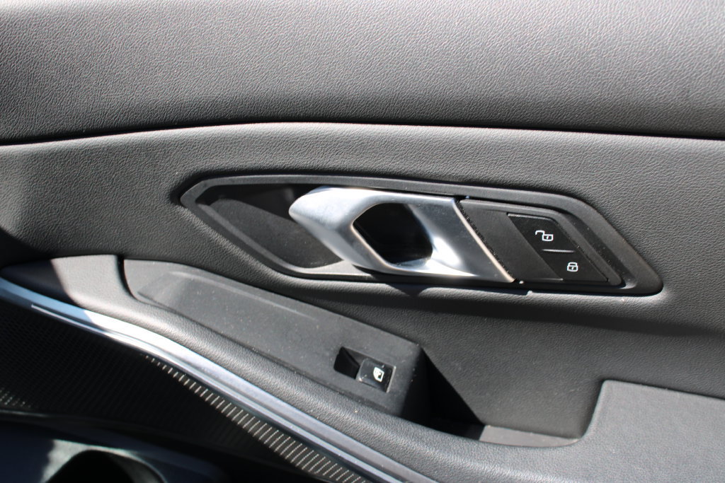 Used 2025 BMW 330i Sedan RWD image 21