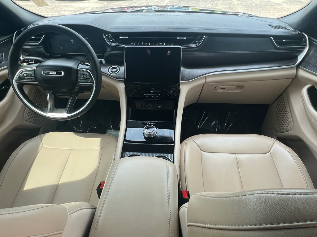 Used 2025 Jeep Grand Cherokee L Limited RWD image 14