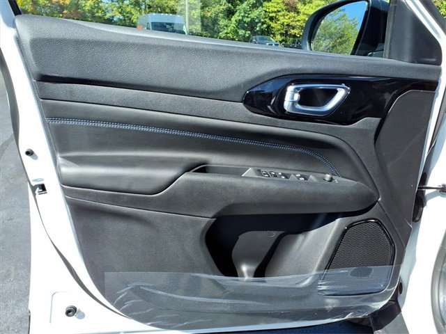 New 2026 Jeep Compass Limited image 13