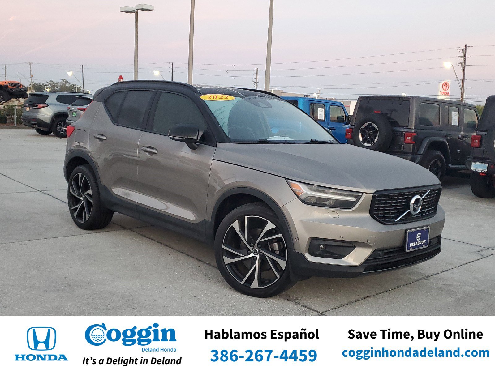 Used 2022 Volvo XC40 T5 R-Design w/ Advanced Package