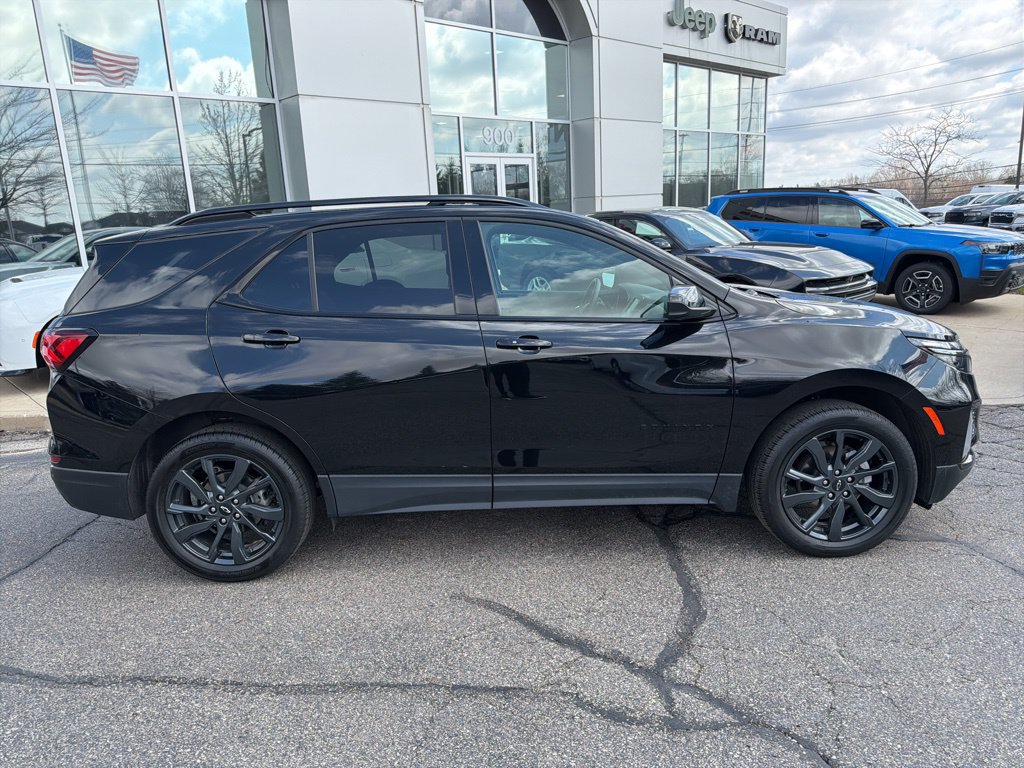 Used 2023 Chevrolet Equinox RS AWD/4WD image 2