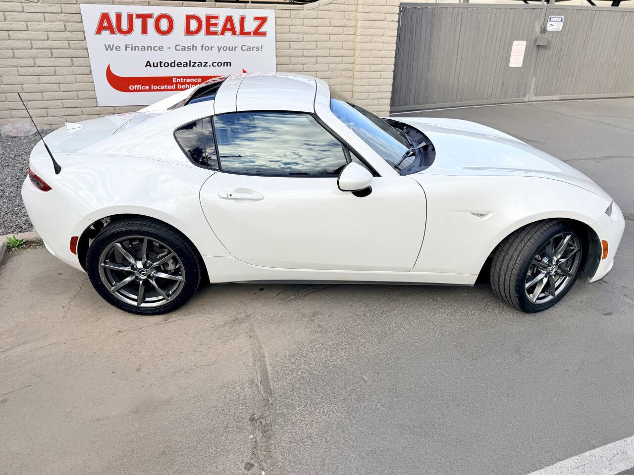 Used 2018 MAZDA MX-5 Miata RF Grand Touring image 8