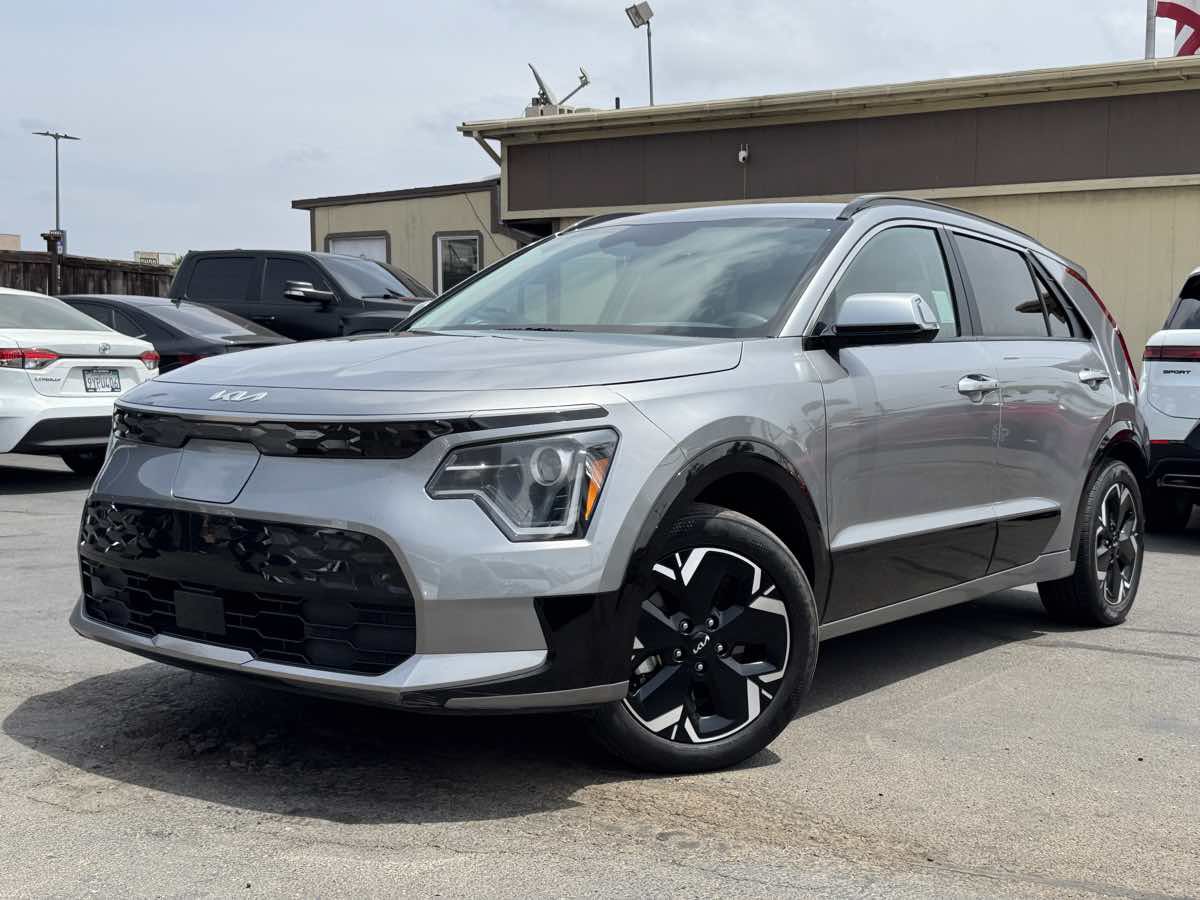 Used 2023 Kia Niro Wind FWD image 2