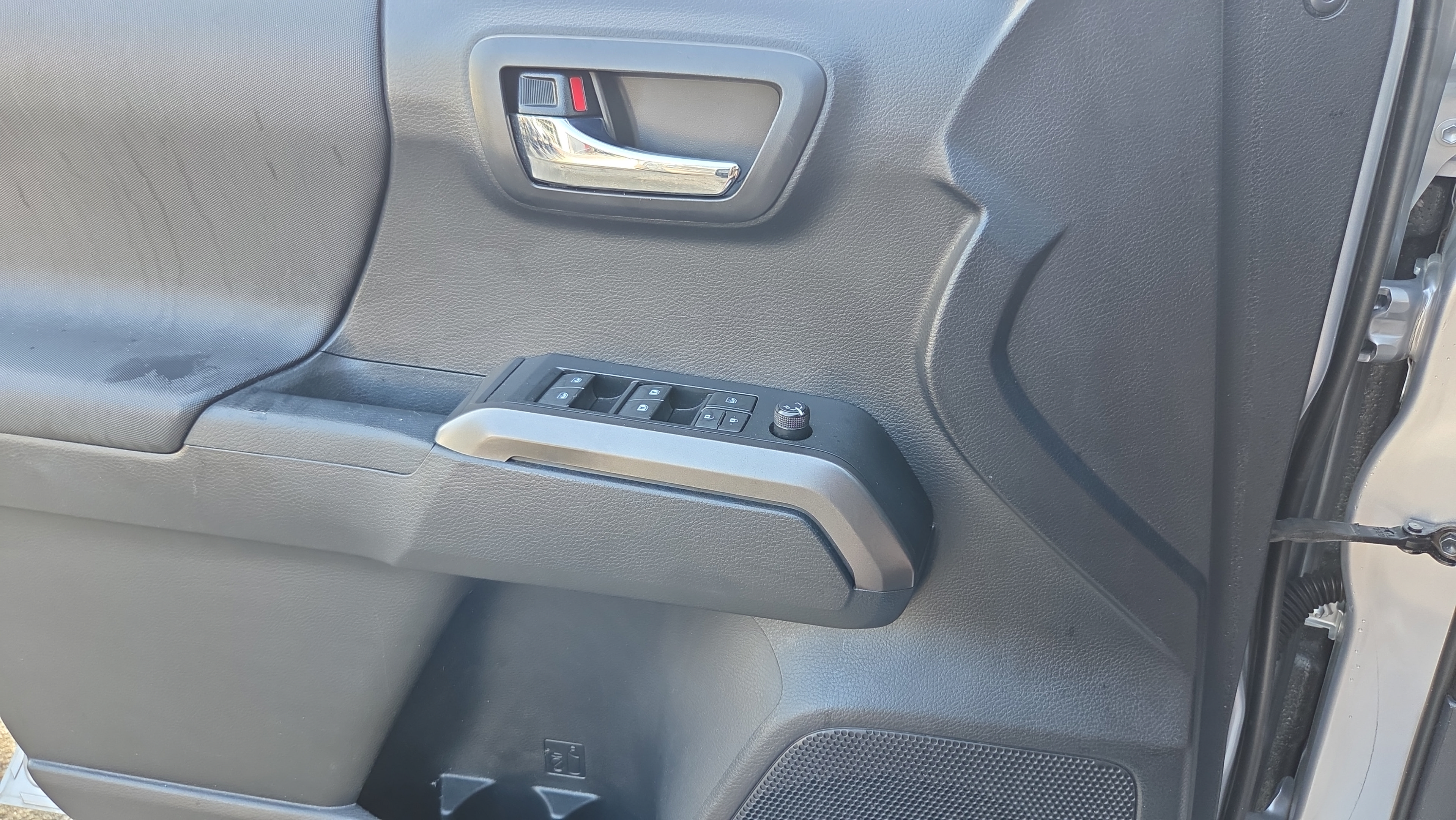 Used 2019 Toyota Tacoma TRD Off-Road AWD/4WD image 27