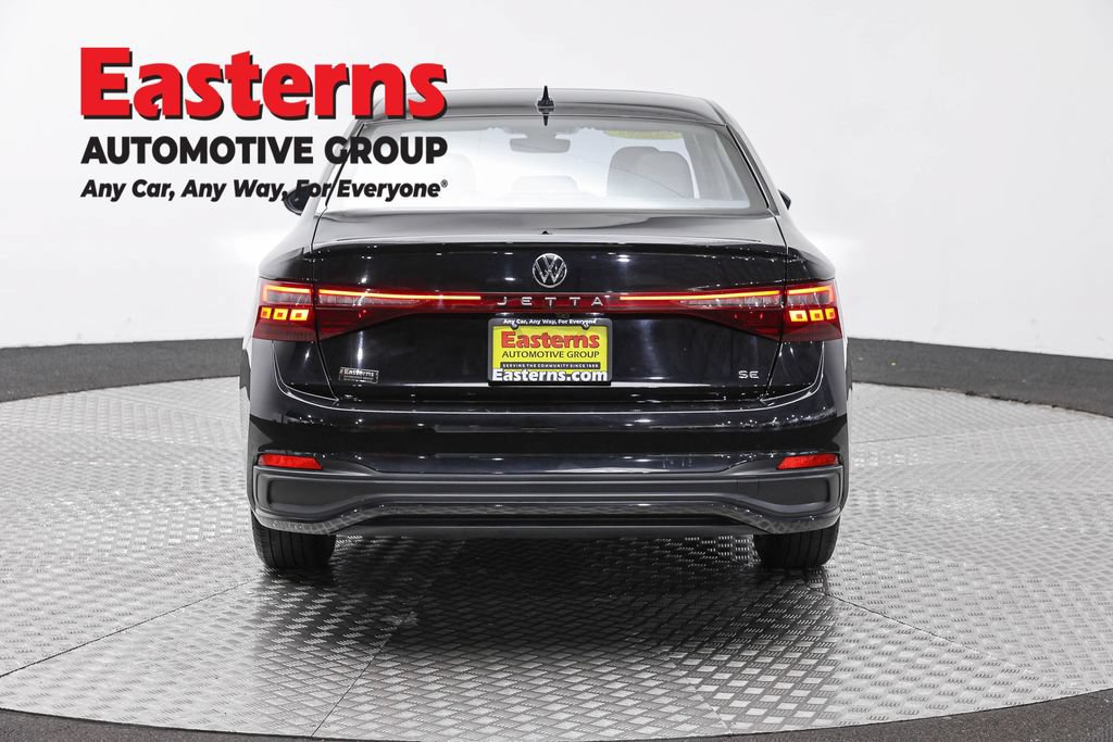 Used 2025 Volkswagen Jetta SE FWD image 6