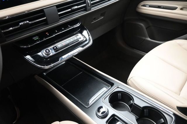 Used 2023 Lincoln Corsair AWD image 18