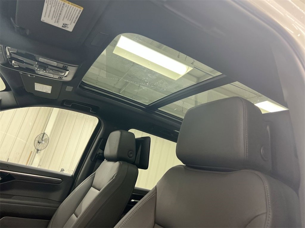 New 2026 Chevrolet Suburban Z71 w/ Z71 Off-Road Package image 19