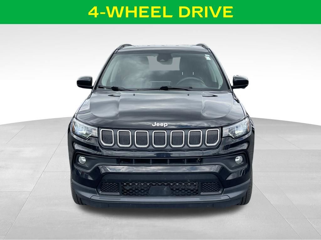 Used 2022 Jeep Compass Latitude image 3