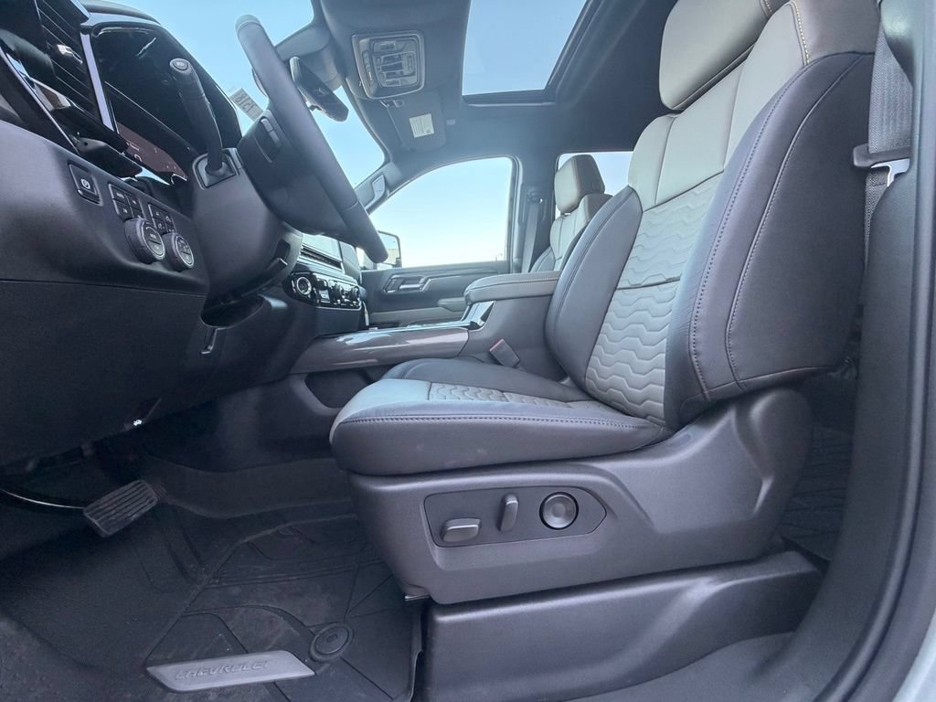 New 2026 Chevrolet Silverado 2500 ZR2 AWD/4WD image 17