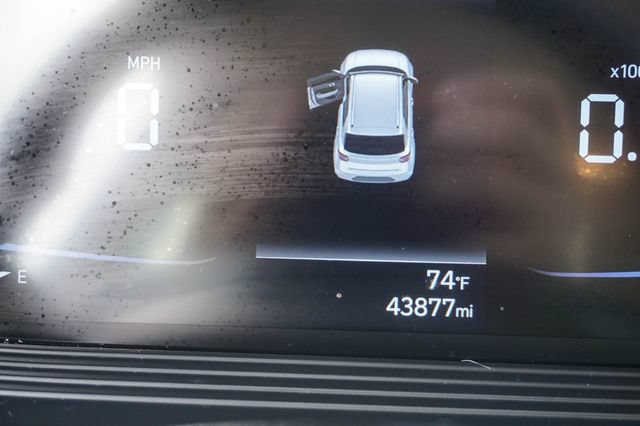 Used 2025 Hyundai Venue SEL FWD image 16