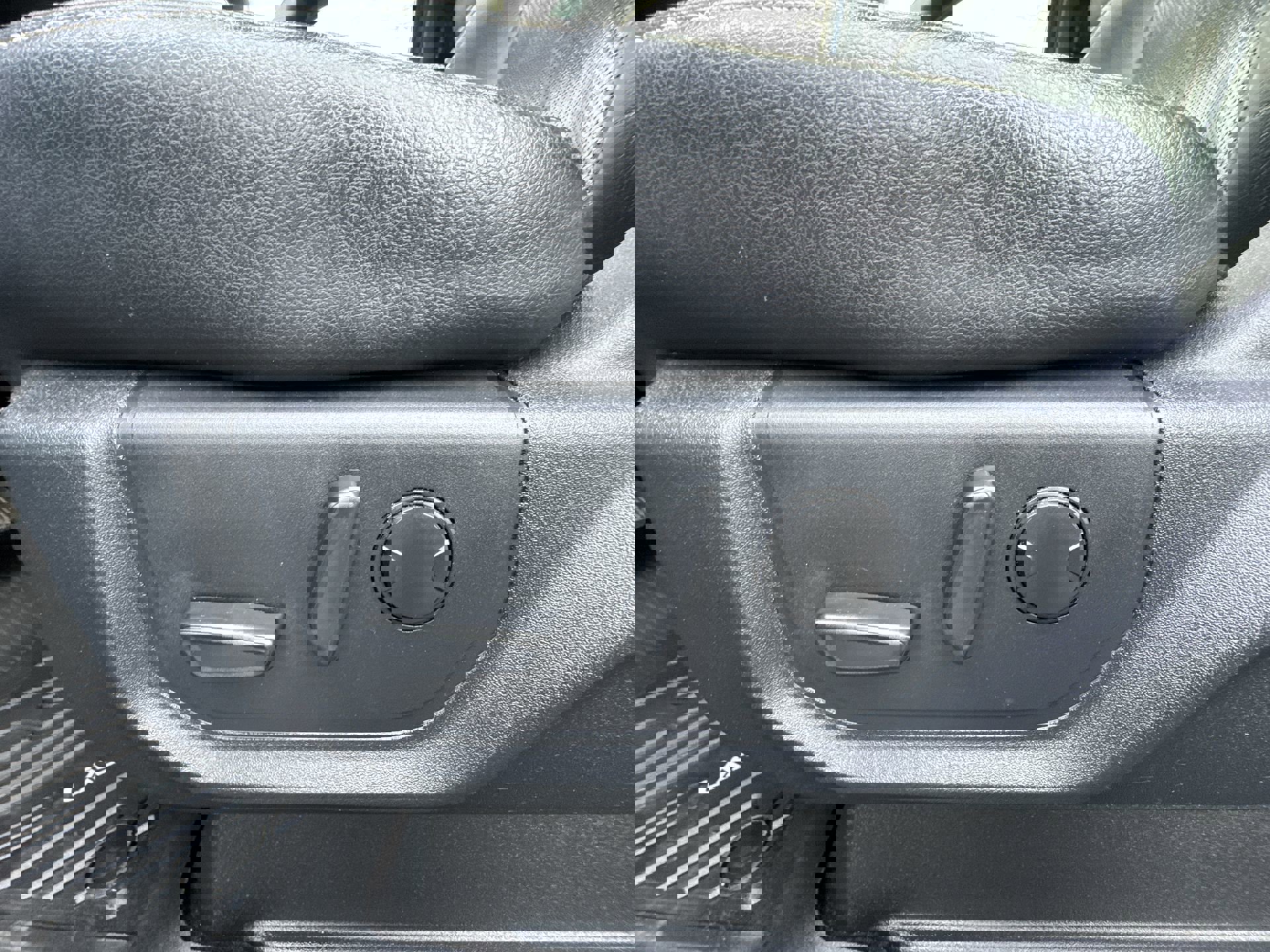 Used 2020 Ford F150 Lariat w/ Equipment Group 502A Luxury image 12