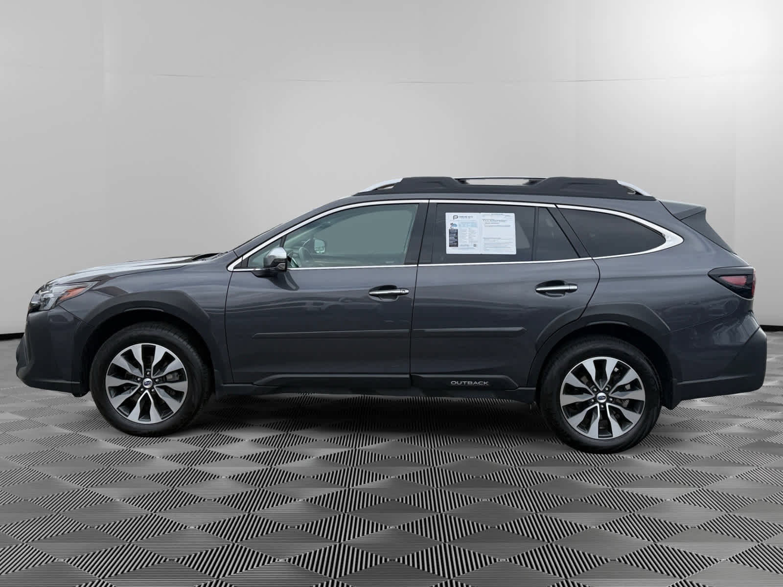 Used 2023 Subaru Outback Touring XT image 2