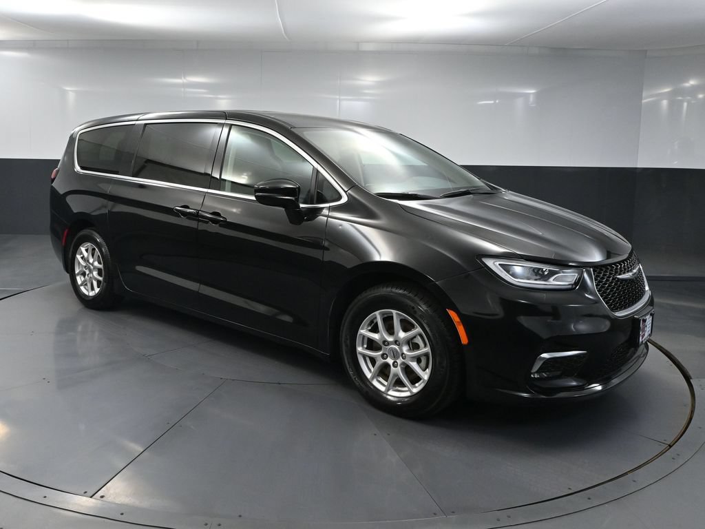 Used 2024 Chrysler Pacifica Touring-L FWD 360° Tour