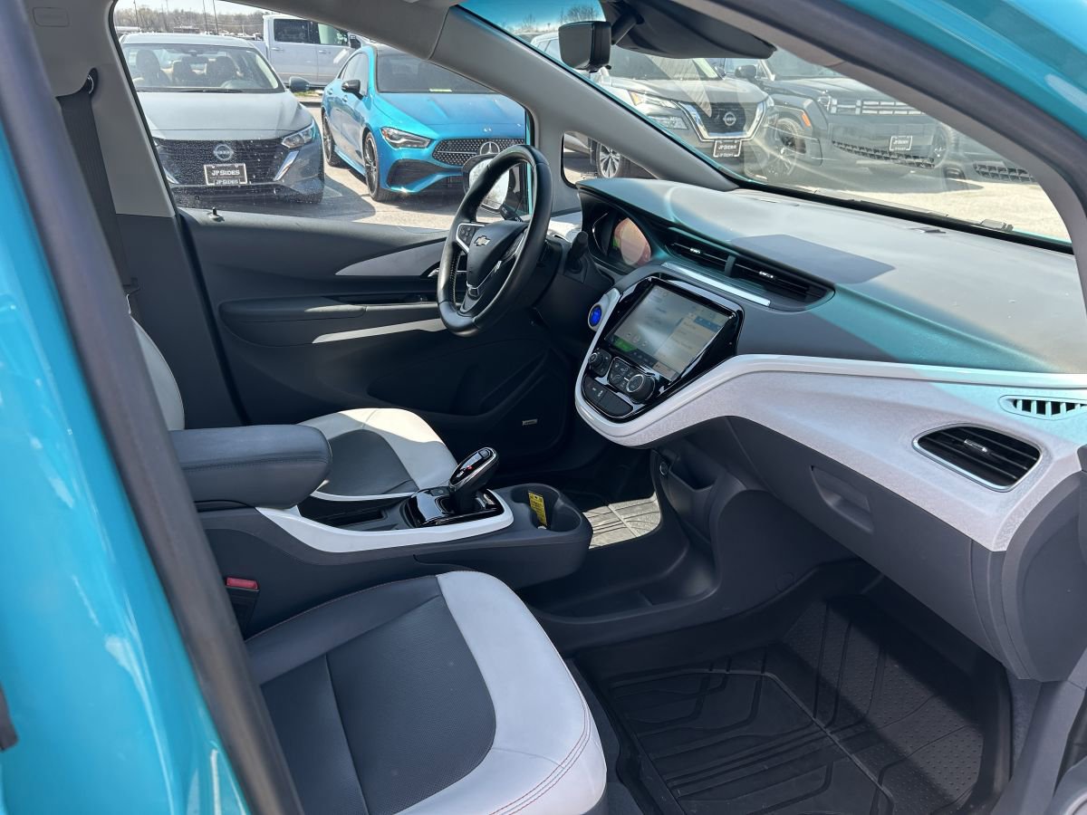Used 2020 Chevrolet Bolt Premier w/ Infotainment Package image 10