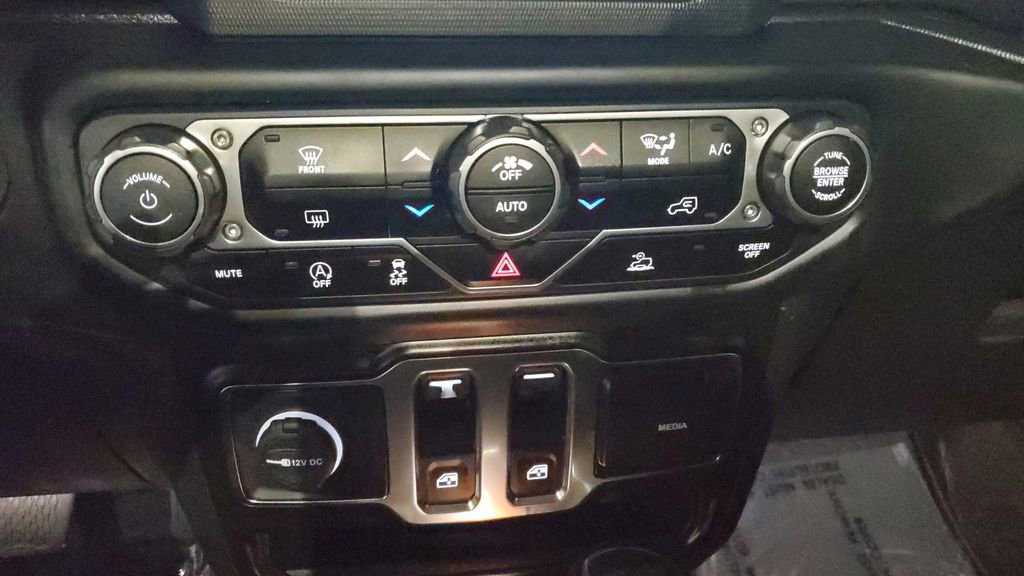 Used 2022 Jeep Wrangler Sport S image 24