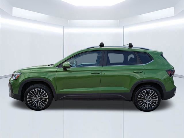 Used 2025 Volkswagen Taos SE FWD image 7
