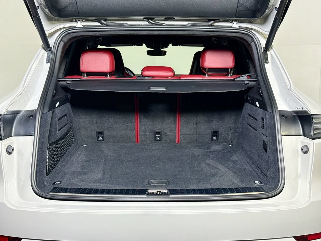 Certified 2023 Porsche Cayenne Turbo S AWD/4WD image 29