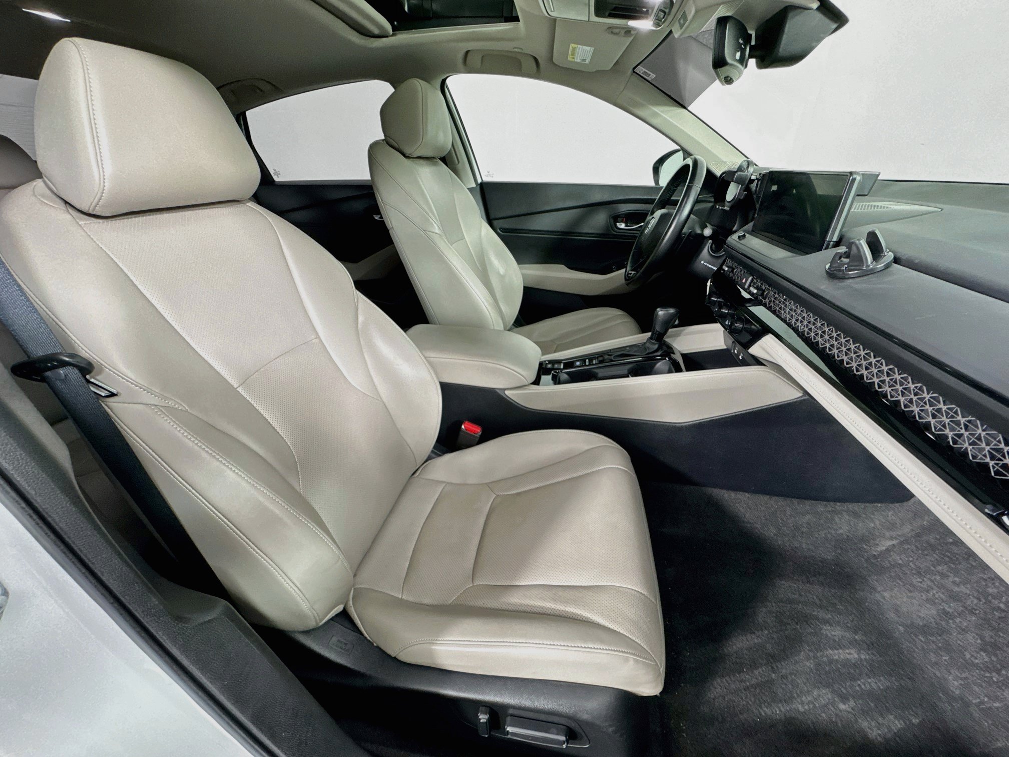 Used 2024 Honda Accord EX-L image 27