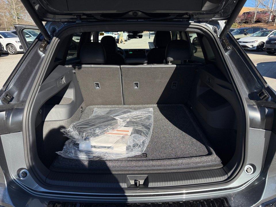 New 2026 Volkswagen Tiguan SE R-Line image 15