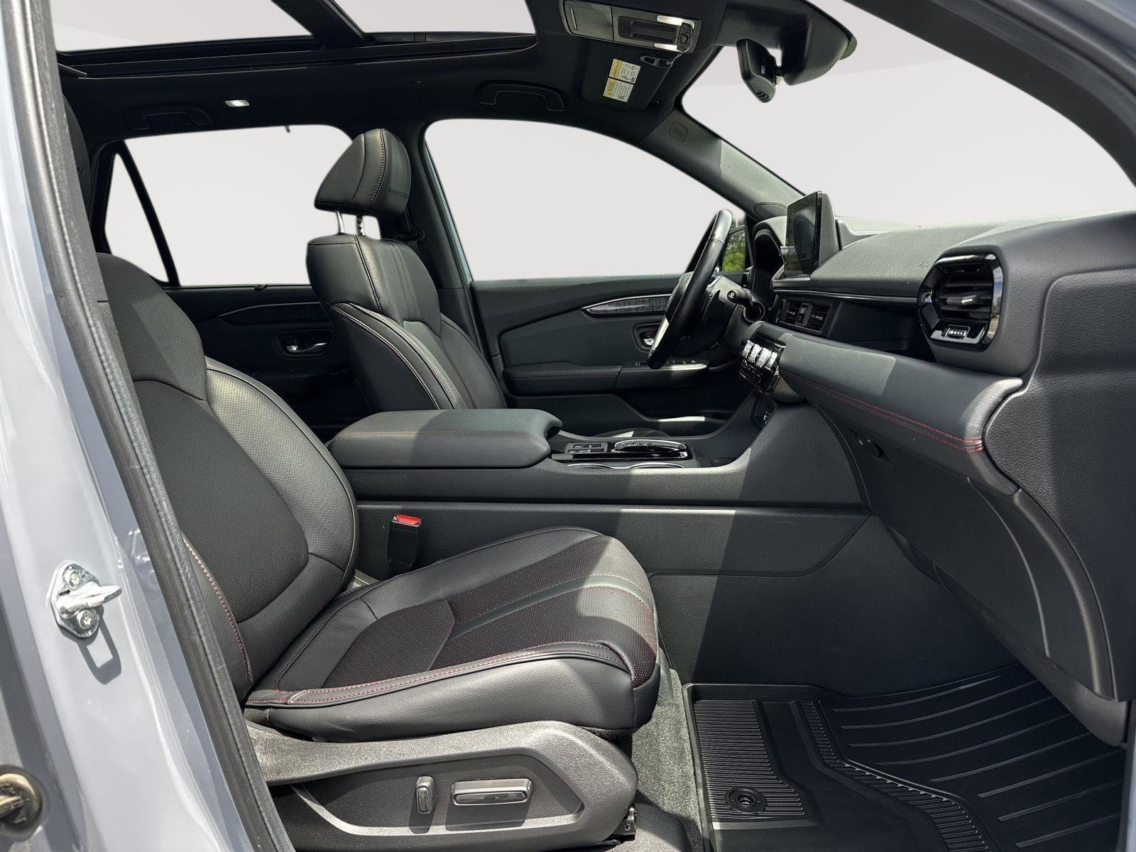 Certified 2025 Honda Pilot Black Edition image 28