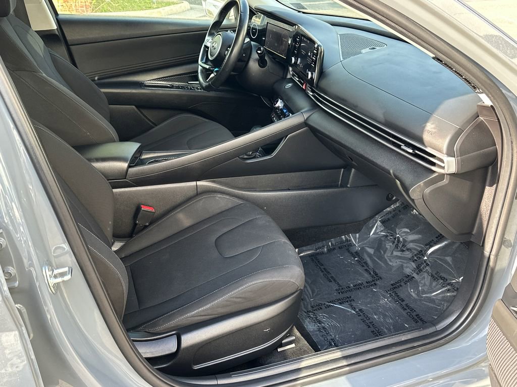 Used 2021 Hyundai Elantra SEL w/ Convenience Package FWD image 9