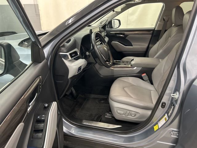Used 2021 Toyota Highlander Platinum image 10