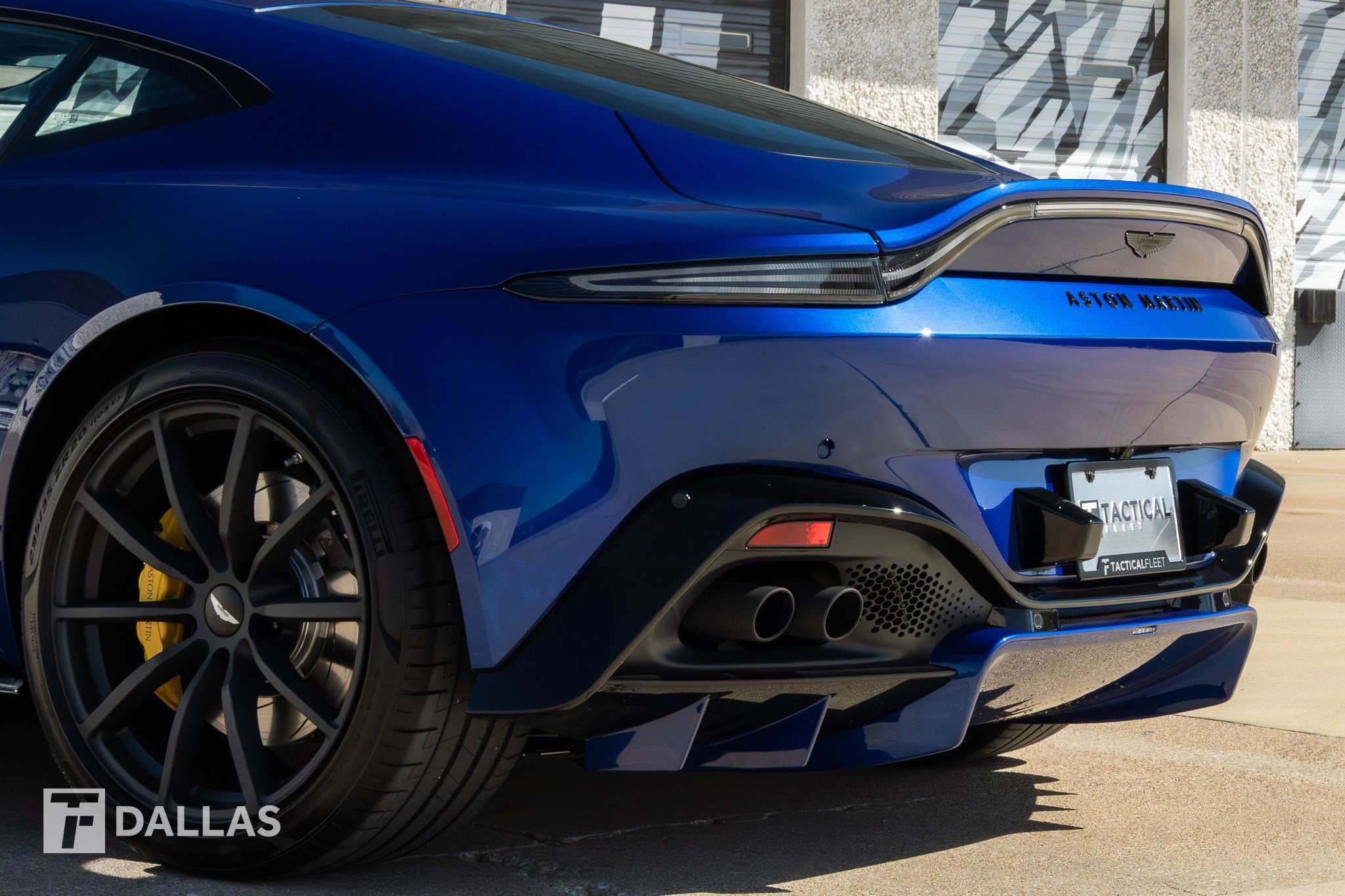 Used 2023 Aston Martin V8 Vantage Coupe image 12