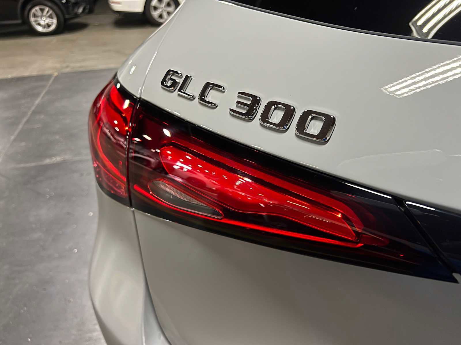 Used 2025 Mercedes-Benz GLC 300 4MATIC image 13