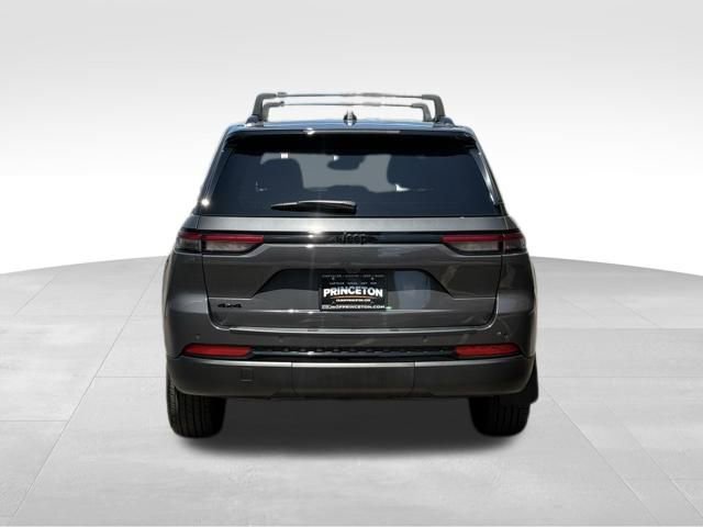Used 2024 Jeep Grand Cherokee Altitude AWD/4WD image 5