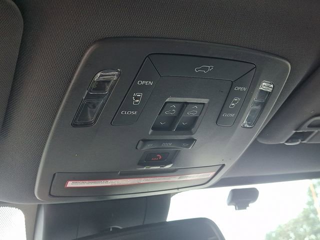 Used 2023 Toyota Sienna XSE image 29