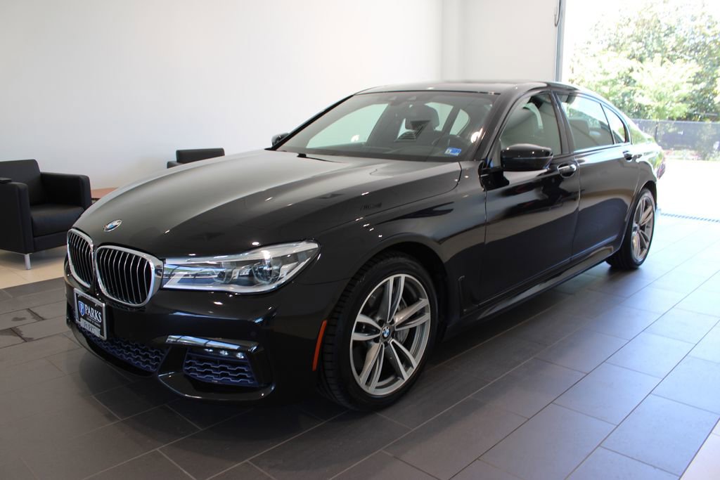 Used 2017 BMW 750i xDrive AWD/4WD image 12