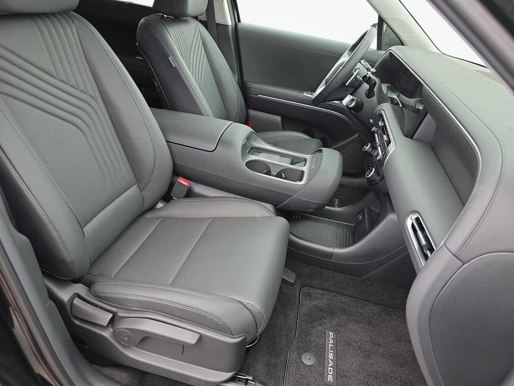 Certified 2026 Hyundai Palisade SEL FWD image 35