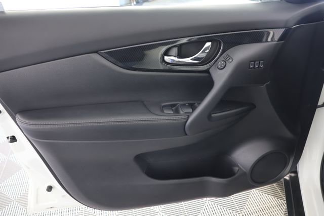 Used 2019 Nissan Rogue SL w/ Premium Package image 25