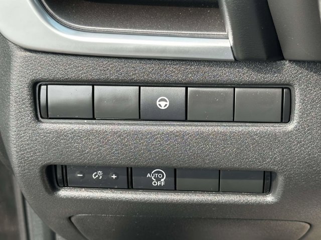 Used 2023 Nissan Rogue SV AWD/4WD image 14