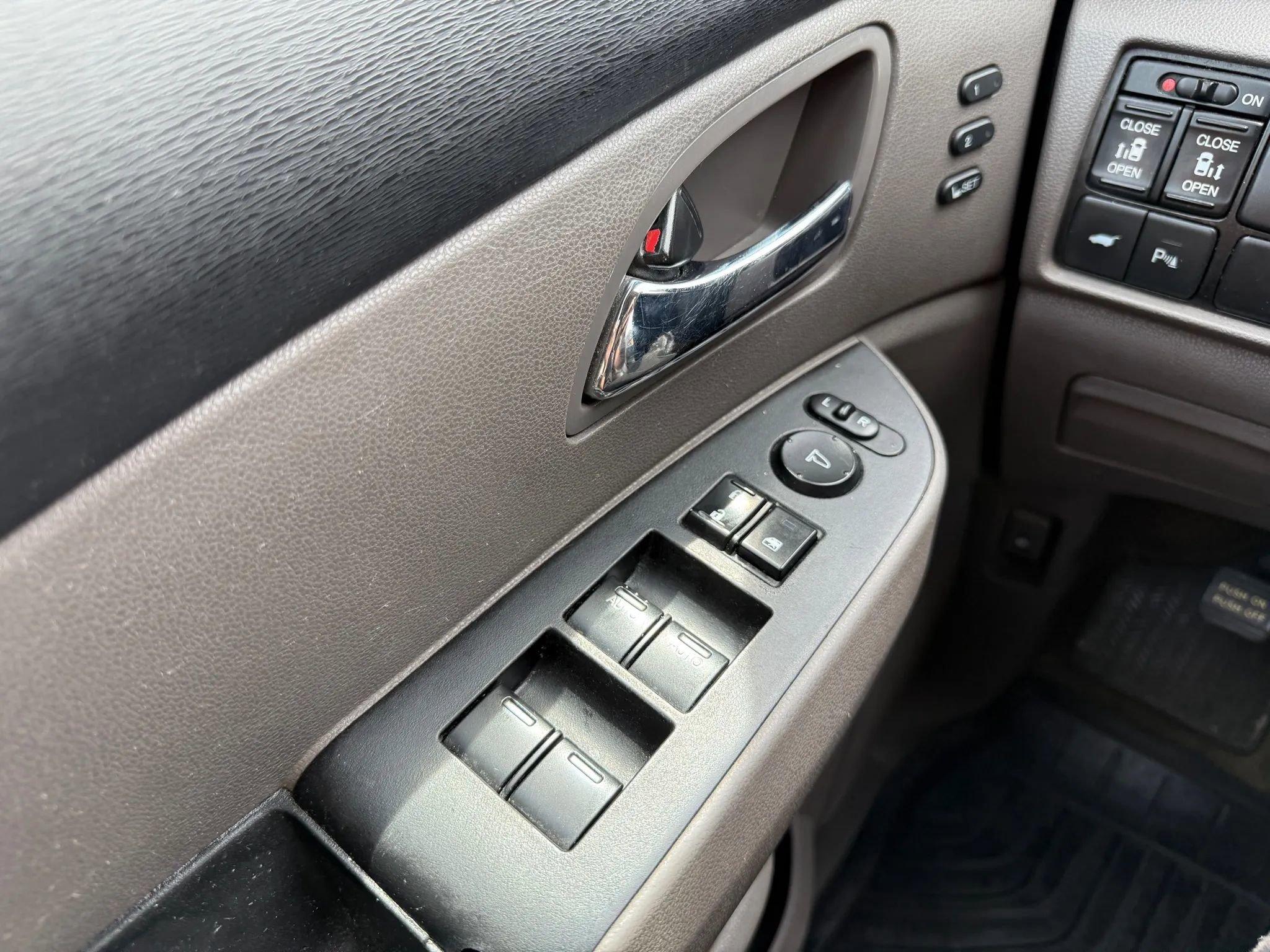 Used 2015 Honda Odyssey Touring Elite image 33