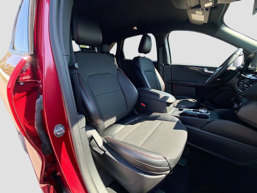 Used 2024 Ford Escape ST-Line w/ Tech Pack #1 AWD/4WD image 29