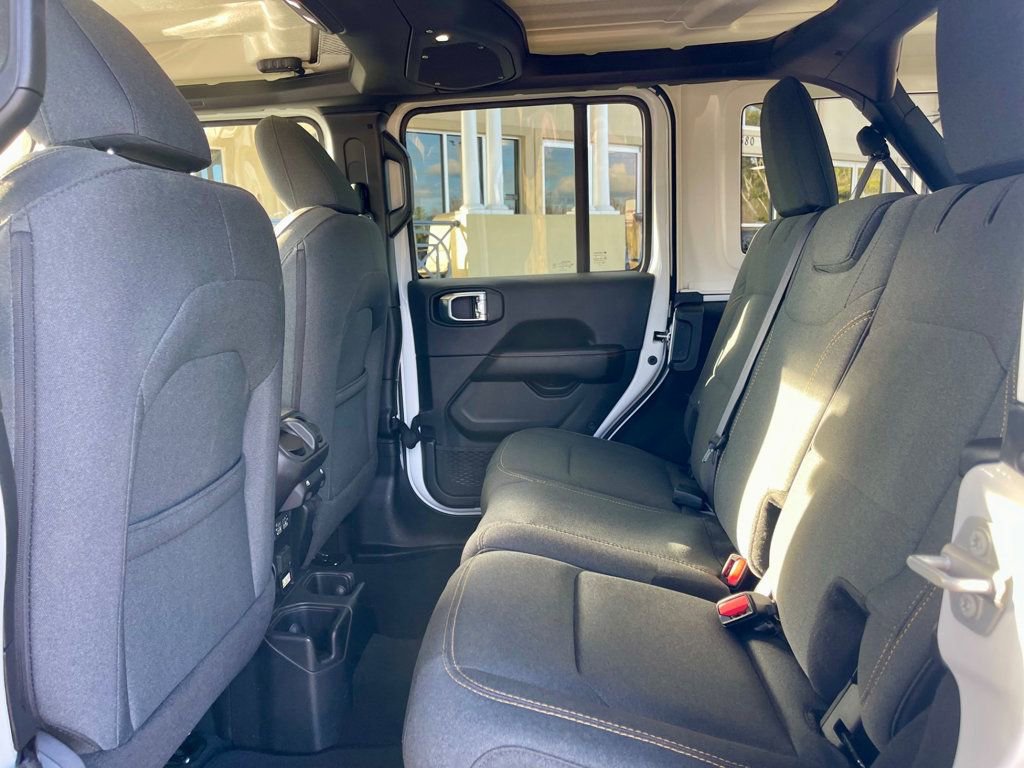 Used 2025 Jeep Wrangler Unlimited Sahara image 12
