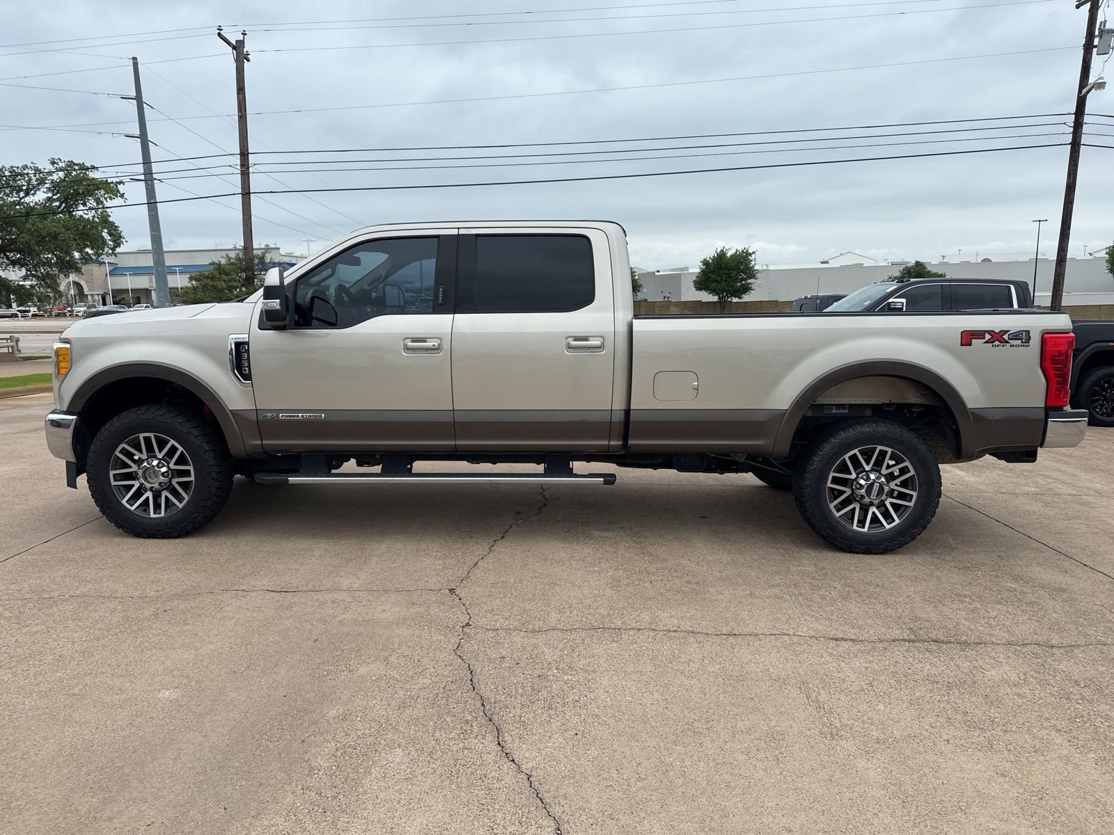 Used 2017 Ford F350 Lariat w/ Lariat Value Package AWD/4WD image 4