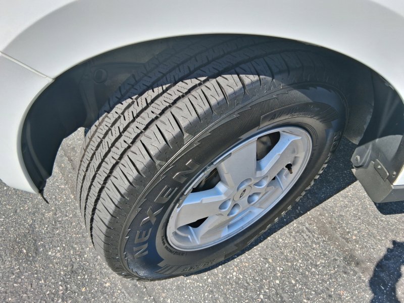 Used 2010 Ford Escape XLS FWD image 15