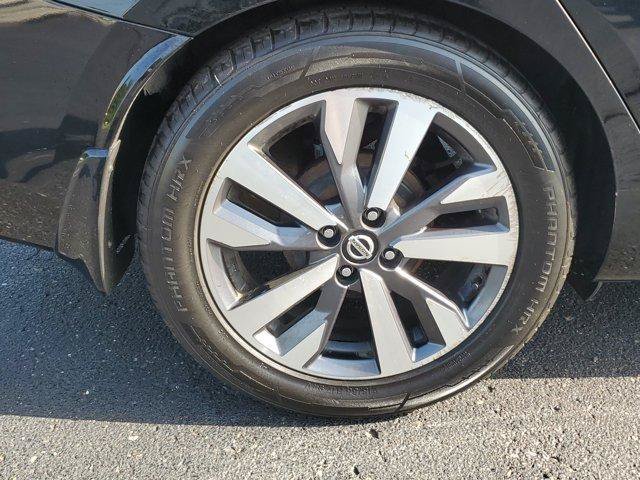 Used 2020 Nissan Versa SR w/ Convenience Package FWD image 5