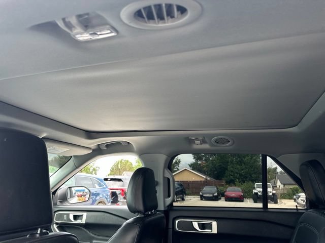 Used 2022 Ford Explorer XLT w/ Equipment Group 202A RWD image 13