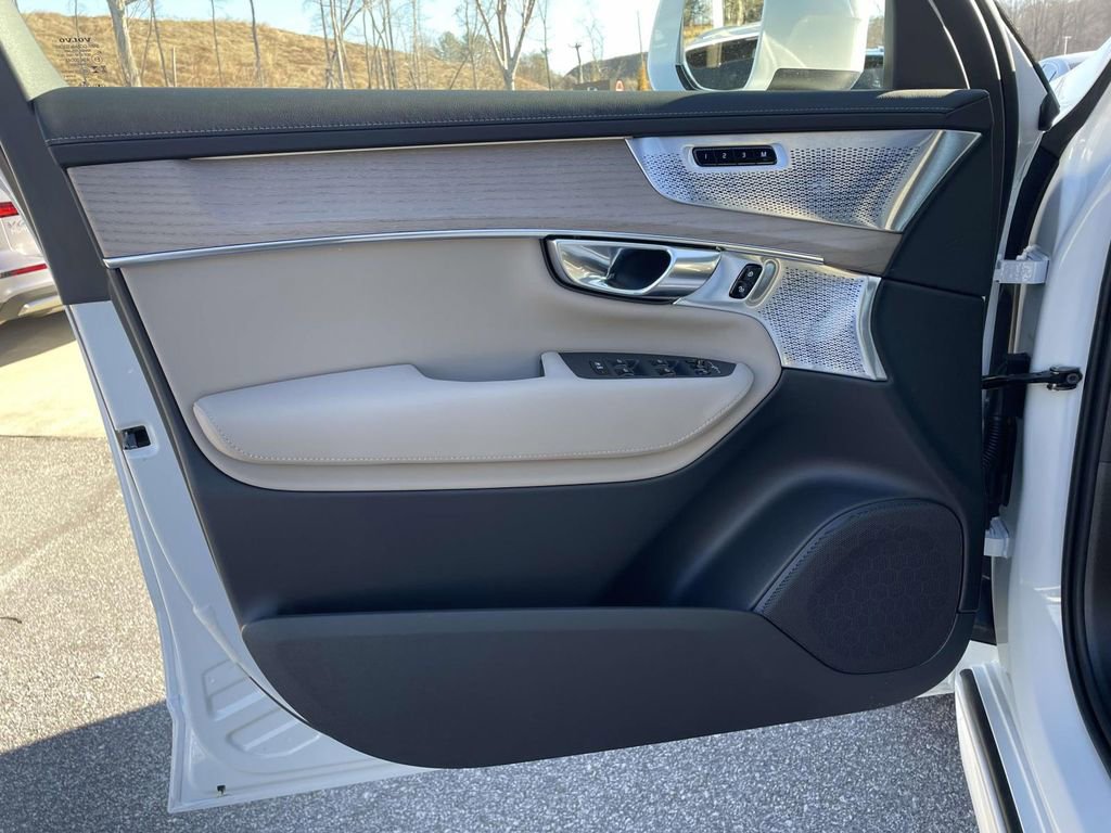 New 2026 Volvo XC90 B6 Ultra w/ Lounge Package image 6