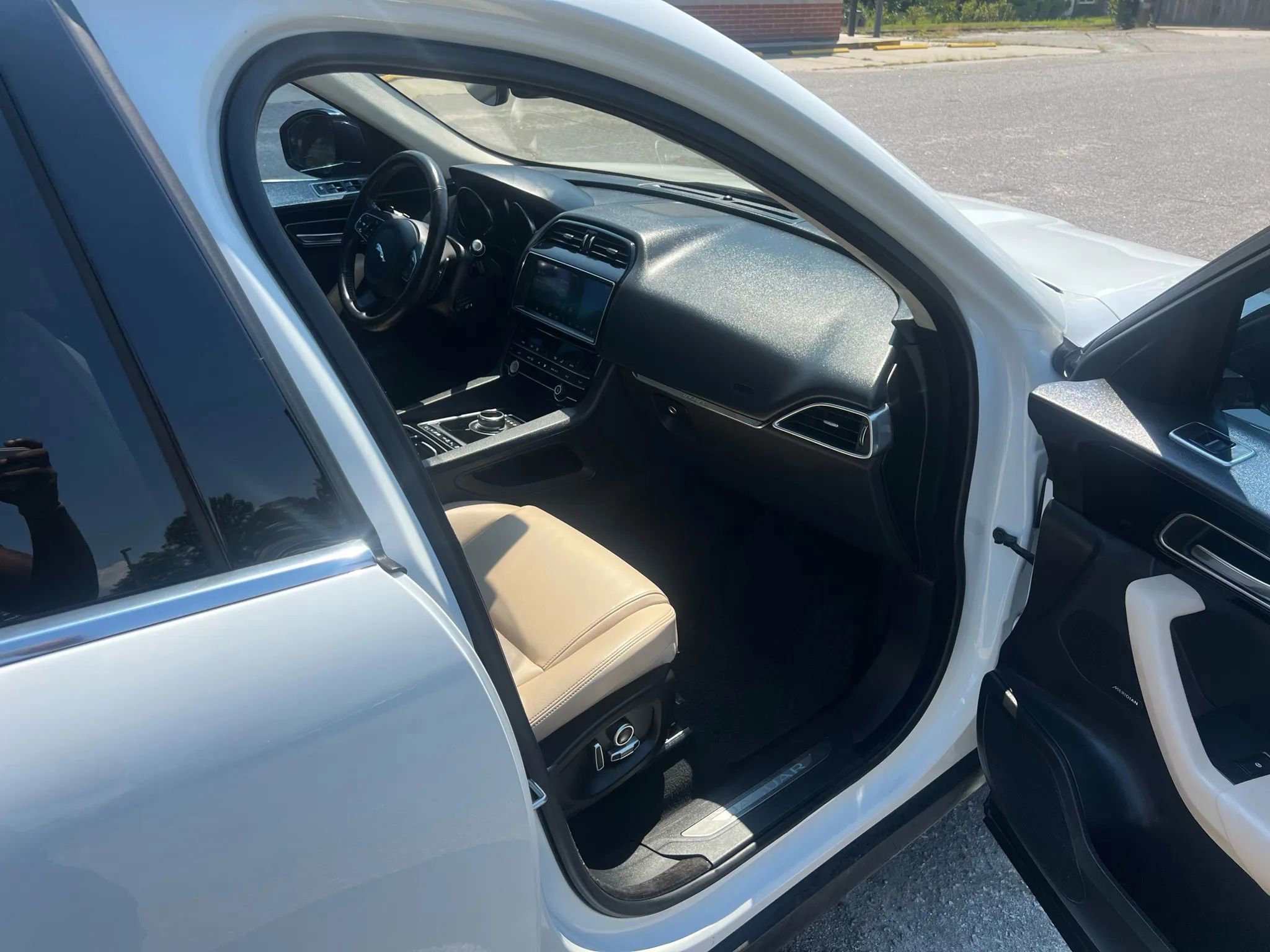 Used 2020 Jaguar F-PACE Premium image 10