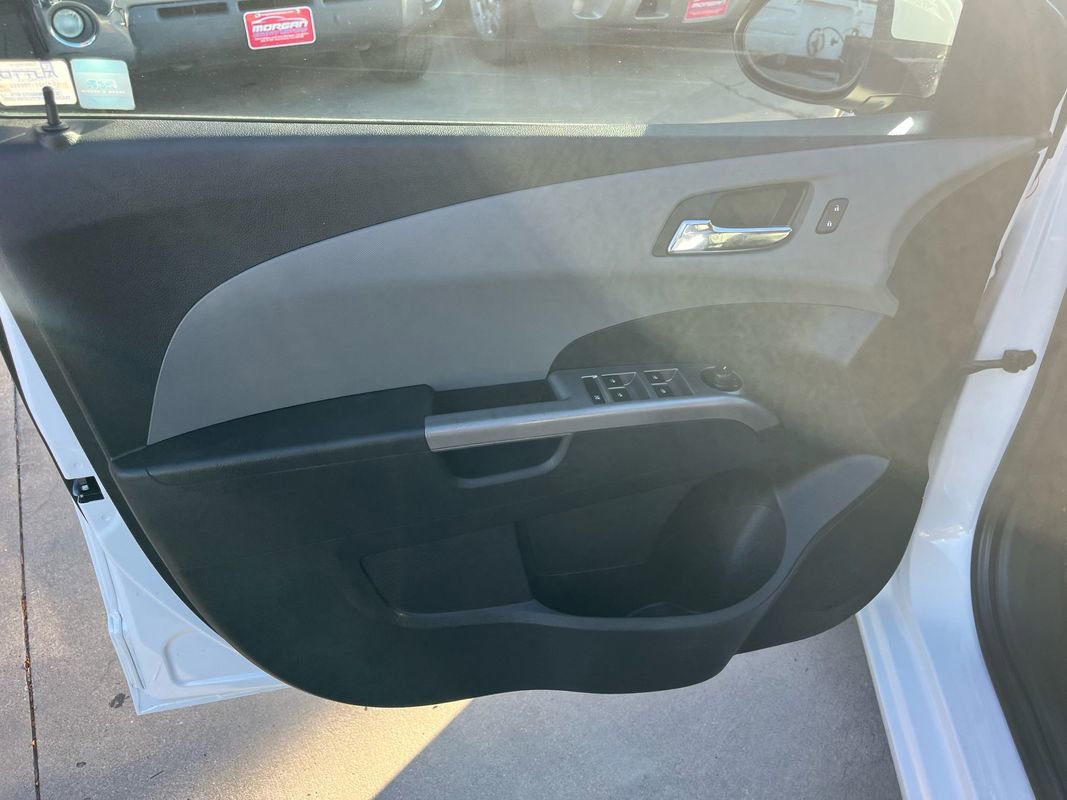 Used 2019 Chevrolet Sonic Premier FWD image 11