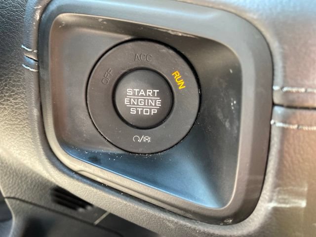 Used 2025 Jeep Wrangler Unlimited Sahara AWD/4WD image 9