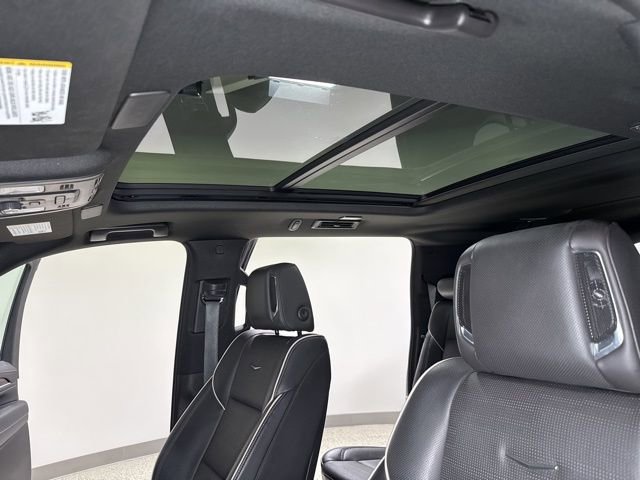 Used 2023 Cadillac Escalade ESV Premium Luxury RWD image 4