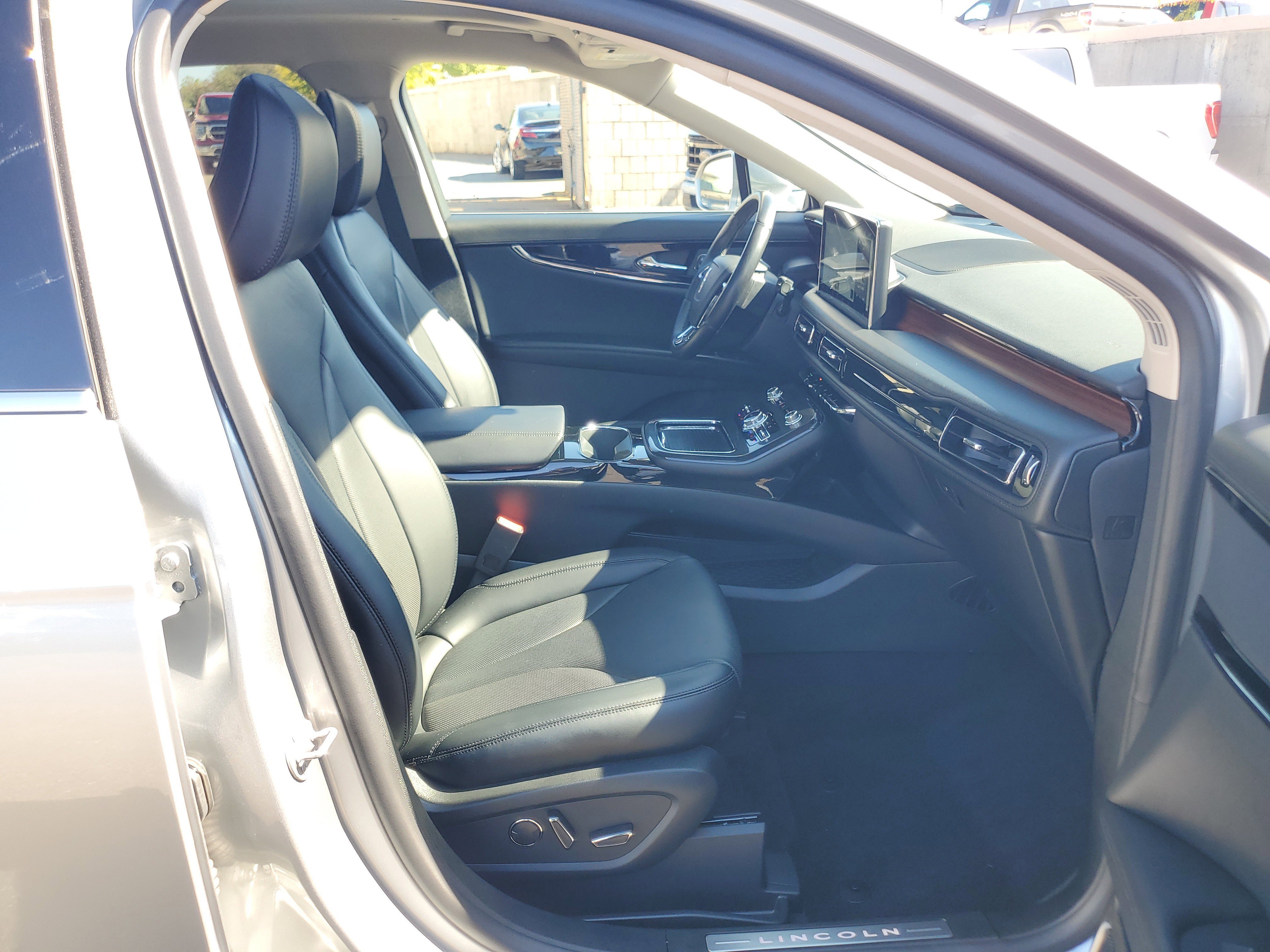 Certified 2023 Lincoln Nautilus Reserve image 9