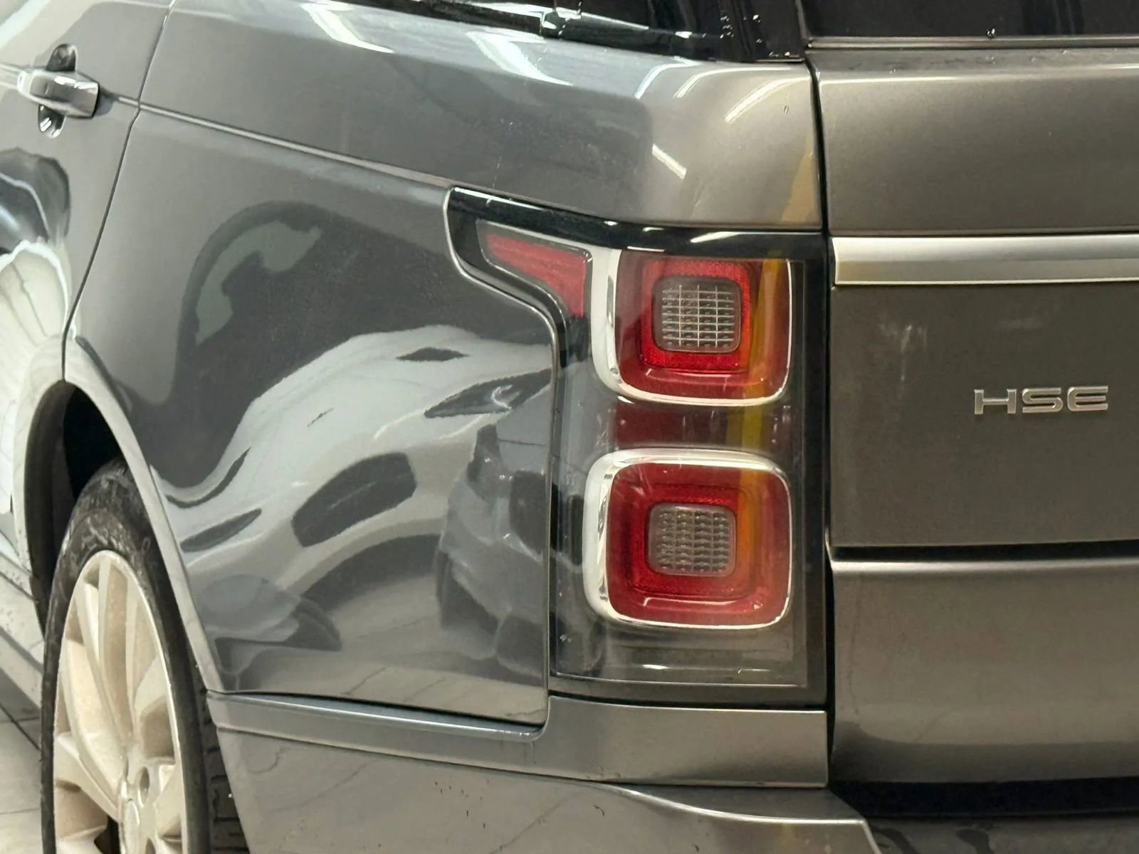 Used 2019 Land Rover Range Rover HSE image 12