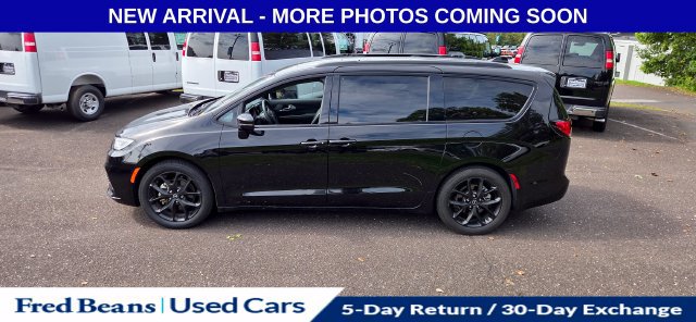 Used 2025 Chrysler Pacifica Limited FWD image 5